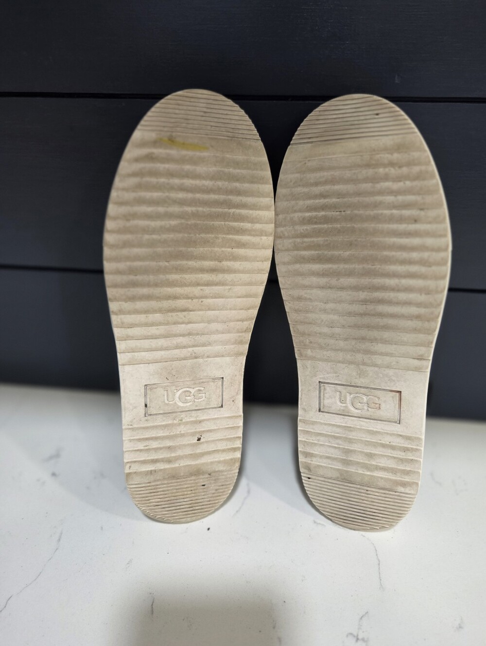 Ugg Alameda Slip On Black Pebbled Leather Sneaker Size 8 - Picture 6 of 9